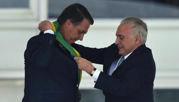 Michel Temer entrega faixa presidencial a Jair Bolsonaro Foto Marcelo CamargoAgencia Brasil